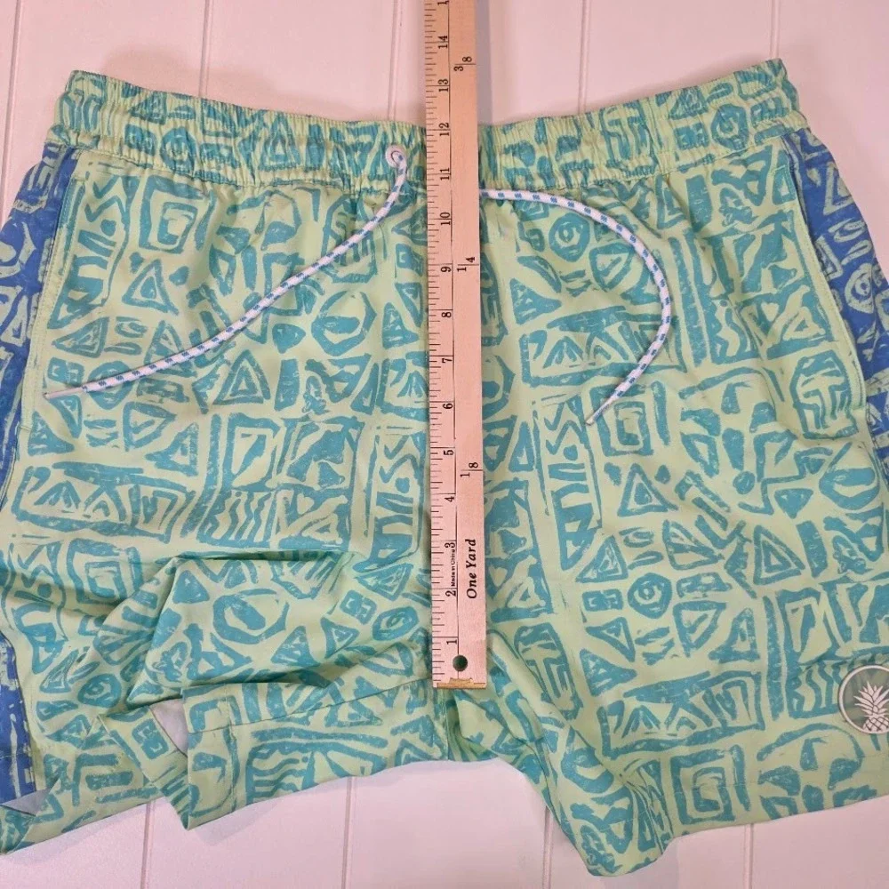 Chubbies Men's XL Swim Trunks Lime Green Blue Tiki Geometric 5.5